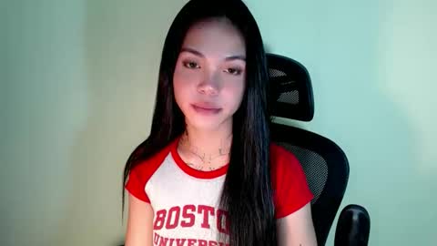 Snapshot of petite_angelx chatting on September 13, 2025, 1:44 pm angel online show from September 13, 2025, 1:44 pm