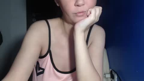 Snapshot of petite_danielle chatting on July 21, 2026, 12:35 am petite_danielle online show from July 21, 2026, 12:35 am