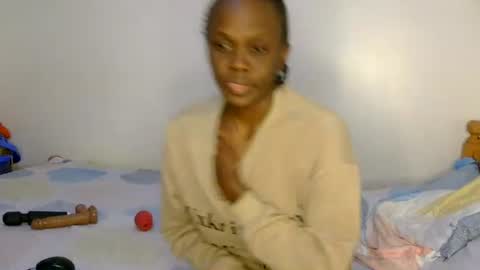 Snapshot of petite_desiree chatting on August 9, 2026, 9:09 pm Desiree online show from August 9, 2026, 9:09 pm