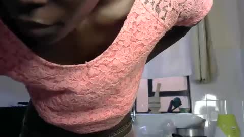 Snapshot of petite_lavi2 chatting on March 5, 2025, 5:50 am petite_lavi2 online show from March 5, 2025, 5:50 am