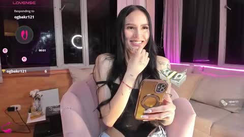 Snapshot of petite_linda chatting on September 18, 2025, 3:52 am Linda online show from September 18, 2025, 3:52 am