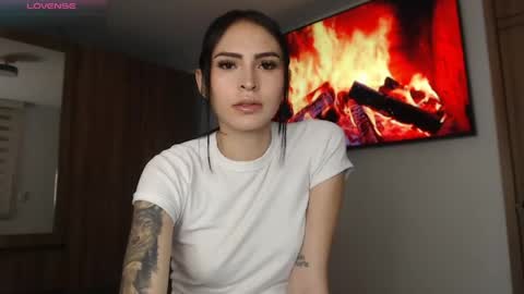 Snapshot of petite_linda chatting on April 19, 2026, 6:35 am Linda online show from April 19, 2026, 6:35 am