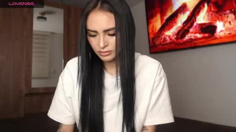 Snapshot of petite_linda chatting on May 1, 2026, 8:19 am Linda online show from May 1, 2026, 8:19 am