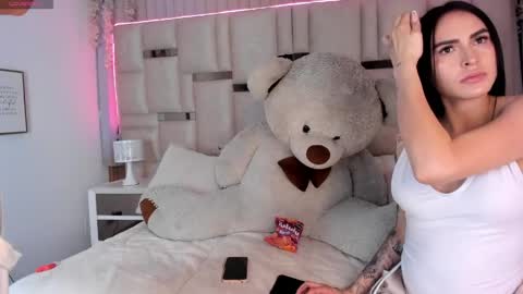Snapshot of petite_linda chatting on May 10, 2026, 4:06 am Linda online show from May 10, 2026, 4:06 am