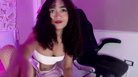 petite luxury online show from October 11, 2025, 8:40 pm