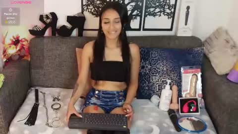 petite_pepper18 online show from August 6, 2026, 9:17 pm