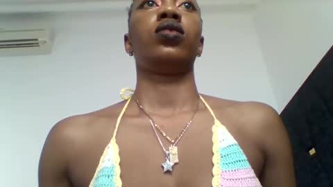 Snapshot of petite_princes chatting on December 5, 2024, 8:55 am petite_princes online show from December 5, 2024, 8:55 am