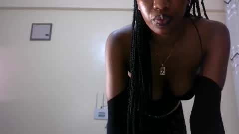 Snapshot of petite_princes chatting on March 6, 2025, 9:53 pm petite_princes online show from March 6, 2025, 9:53 pm