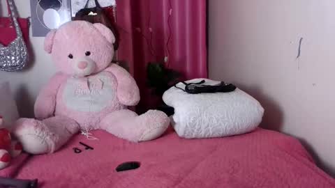 Snapshot of petite_princes chatting on April 6, 2026, 8:21 pm petite_princes online show from April 6, 2026, 8:21 pm