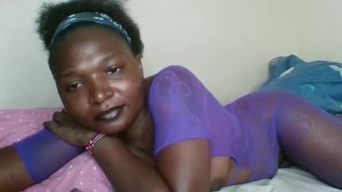 petite_shan online show from February 4, 2026, 7:09 pm