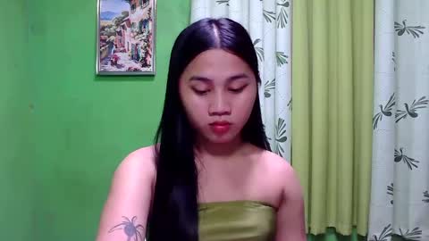 Snapshot of petite_trish chatting on December 3, 2024, 1:54 pm trish online show from December 3, 2024, 1:54 pm