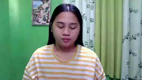 Snapshot of petite_trish chatting on December 3, 2024, 11:46 pm trish online show from December 3, 2024, 11:46 pm