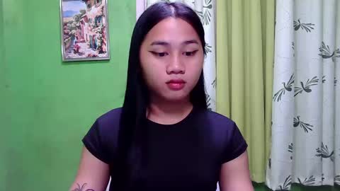 Snapshot of petite_trish chatting on December 6, 2024, 10:52 pm trish online show from December 6, 2024, 10:52 pm