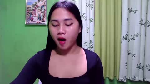 Snapshot of petite_trish chatting on December 8, 2024, 3:35 pm trish online show from December 8, 2024, 3:35 pm