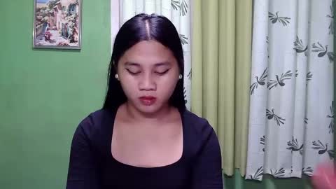 Snapshot of petite_trish chatting on January 19, 2025, 6:42 am trish online show from January 19, 2025, 6:42 am