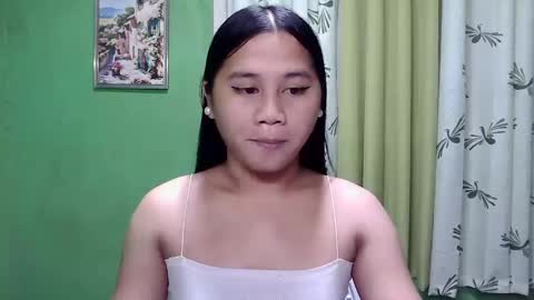 Snapshot of petite_trish chatting on January 19, 2025, 10:39 pm trish online show from January 19, 2025, 10:39 pm