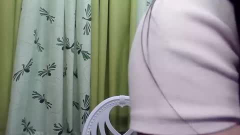 Snapshot of petite_trish chatting on January 21, 2025, 1:39 am trish online show from January 21, 2025, 1:39 am