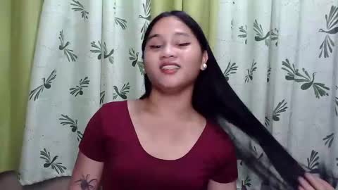 Snapshot of petite_trish chatting on January 21, 2025, 12:07 pm trish online show from January 21, 2025, 12:07 pm