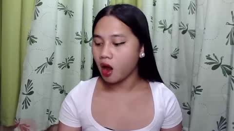 Snapshot of petite_trish chatting on January 22, 2025, 5:05 am trish online show from January 22, 2025, 5:05 am