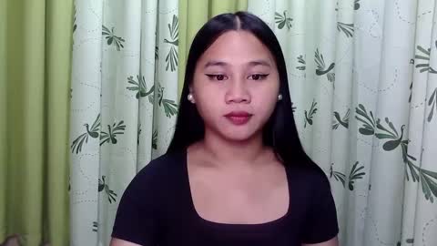 Snapshot of petite_trish chatting on January 23, 2025, 8:24 pm trish online show from January 23, 2025, 8:24 pm