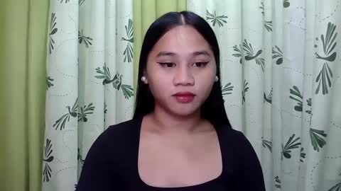 Snapshot of petite_trish chatting on January 24, 2025, 11:23 pm trish online show from January 24, 2025, 11:23 pm