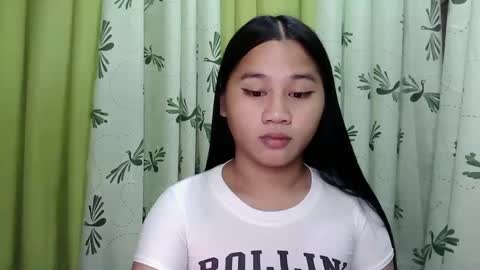 Snapshot of petite_trish chatting on January 26, 2025, 11:29 pm trish online show from January 26, 2025, 11:29 pm