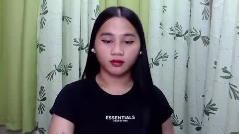 Snapshot of petite_trish chatting on January 28, 2025, 2:21 am trish online show from January 28, 2025, 2:21 am