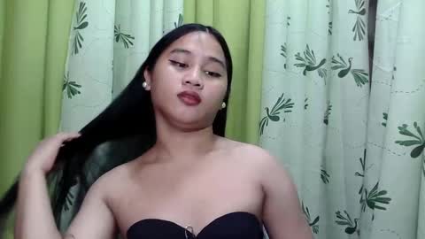 Snapshot of petite_trish chatting on January 29, 2025, 2:19 am trish online show from January 29, 2025, 2:19 am
