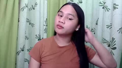 Snapshot of petite_trish chatting on January 31, 2025, 1:54 am trish online show from January 31, 2025, 1:54 am
