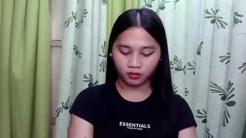 Snapshot of petite_trish chatting on February 1, 2025, 2:47 am trish online show from February 1, 2025, 2:47 am