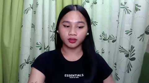 Snapshot of petite_trish chatting on February 1, 2025, 12:37 pm trish online show from February 1, 2025, 12:37 pm