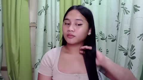 Snapshot of petite_trish chatting on February 5, 2025, 5:30 am trish online show from February 5, 2025, 5:30 am