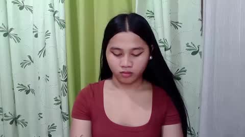Snapshot of petite_trish chatting on February 16, 2025, 3:04 am trish online show from February 16, 2025, 3:04 am