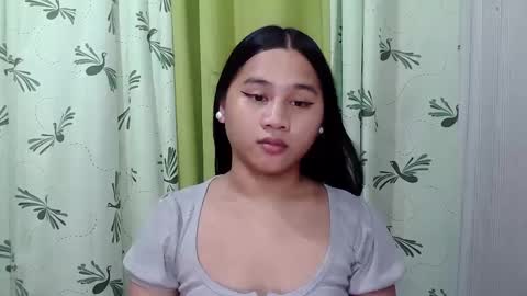 Snapshot of petite_trish chatting on February 17, 2025, 3:15 am trish online show from February 17, 2025, 3:15 am