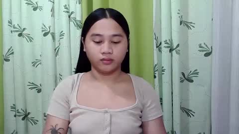 Snapshot of petite_trish chatting on February 18, 2025, 12:37 am trish online show from February 18, 2025, 12:37 am