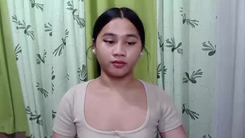 Snapshot of petite_trish chatting on February 18, 2025, 3:53 am trish online show from February 18, 2025, 3:53 am