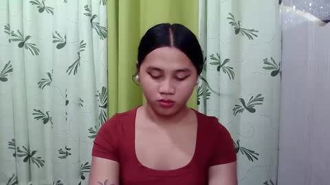Snapshot of petite_trish chatting on February 19, 2025, 3:39 am trish online show from February 19, 2025, 3:39 am