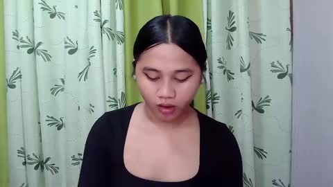 Snapshot of petite_trish chatting on February 21, 2025, 4:18 am trish online show from February 21, 2025, 4:18 am