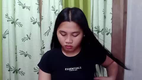 Snapshot of petite_trish chatting on February 23, 2025, 2:51 am trish online show from February 23, 2025, 2:51 am