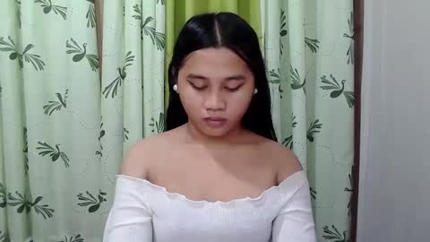 Snapshot of petite_trish chatting on February 24, 2025, 4:16 am trish online show from February 24, 2025, 4:16 am
