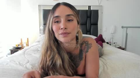 Snapshot of petitealejats chatting on December 1, 2024, 4:29 pm PetiteAlejaTs online show from December 1, 2024, 4:29 pm