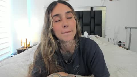 Snapshot of petitealejats chatting on December 22, 2024, 1:00 pm PetiteAlejaTs online show from December 22, 2024, 1:00 pm