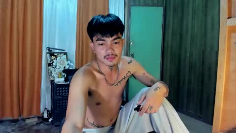 Snapshot of petiteasianx chatting on November 6, 2025, 9:48 pm Vrin online show from November 6, 2025, 9:48 pm