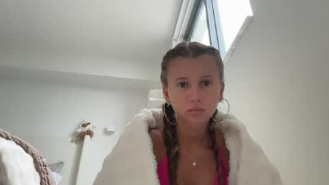 petitebaddie349 online show from July 26, 2026, 9:43 pm
