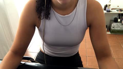 Snapshot of petitecurlybrunette chatting on April 2, 2026, 3:31 pm Mlian online show from April 2, 2026, 3:31 pm