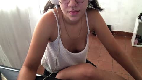 Snapshot of petitecurlybrunette chatting on April 9, 2026, 12:43 pm Mlian online show from April 9, 2026, 12:43 pm