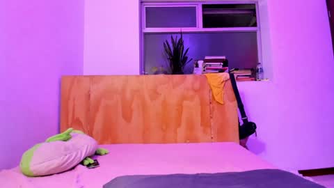 Snapshot of petitee_lunna chatting on January 15, 2025, 2:06 am Lunna online show from January 15, 2025, 2:06 am