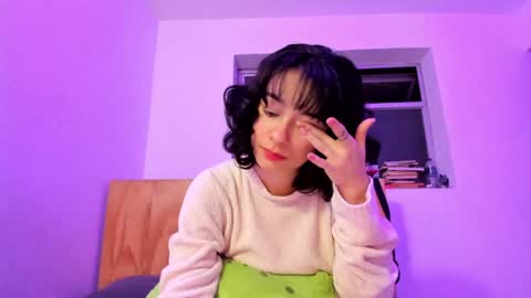 Snapshot of petitee_lunna chatting on January 27, 2025, 2:31 am Lunna online show from January 27, 2025, 2:31 am