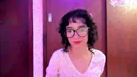 Snapshot of petitee_lunna chatting on September 26, 2025, 10:36 pm Lunna online show from September 26, 2025, 10:36 pm