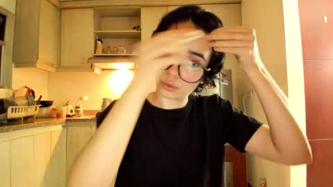 Lunna online show from March 21, 2026, 2:27 am